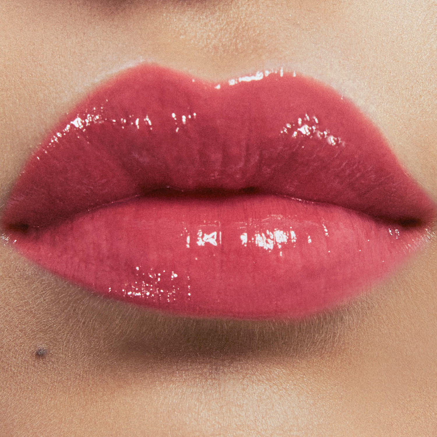 LOVESHINE EL NUEVO LABIAL DE ALTO BRILLO (LABIAL EN BARRA CON EFECTO BRILLOSO)